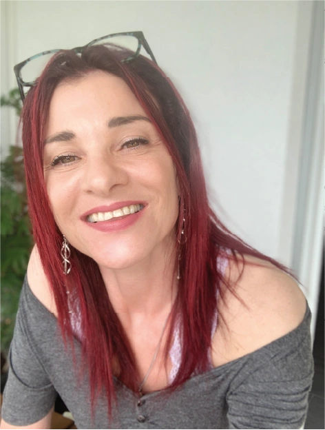 photo Sonia Croset_Plan de travail 1 Sonia Croset graphiste à Bex